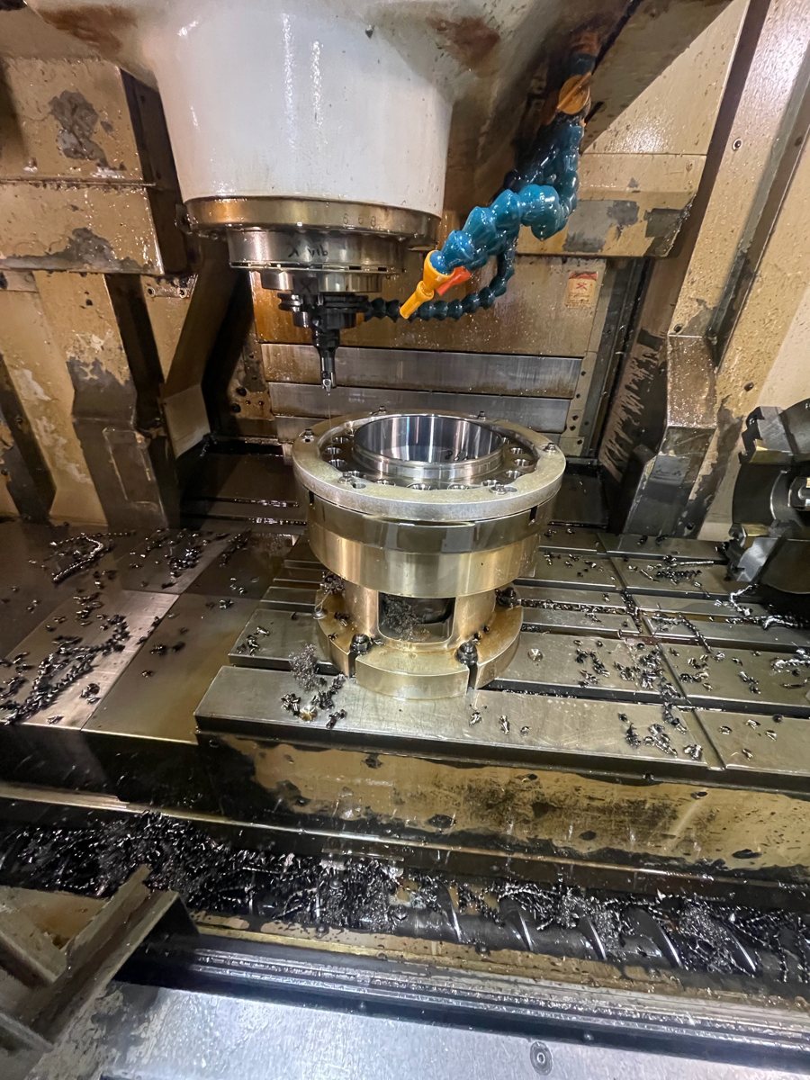 Large round part clamped in a vertical machining center
